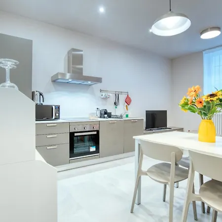 Charlotte Bb House * Milán